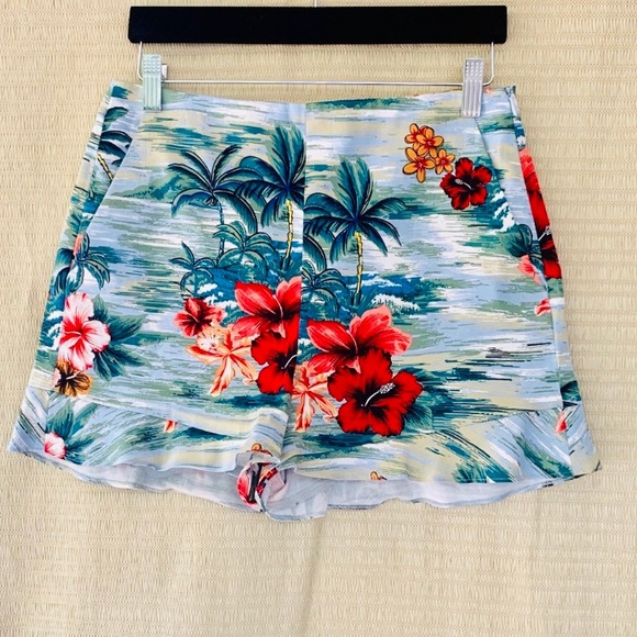 Zara Pants - ☘️floral print short. 🍀